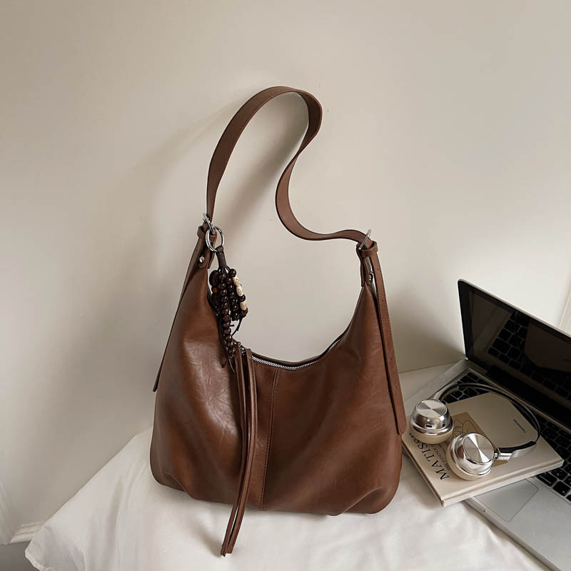 Spring women's simple and fashionable large capacity synthetic leather handbag, new fashionable college student daily commuting lightweight shoul