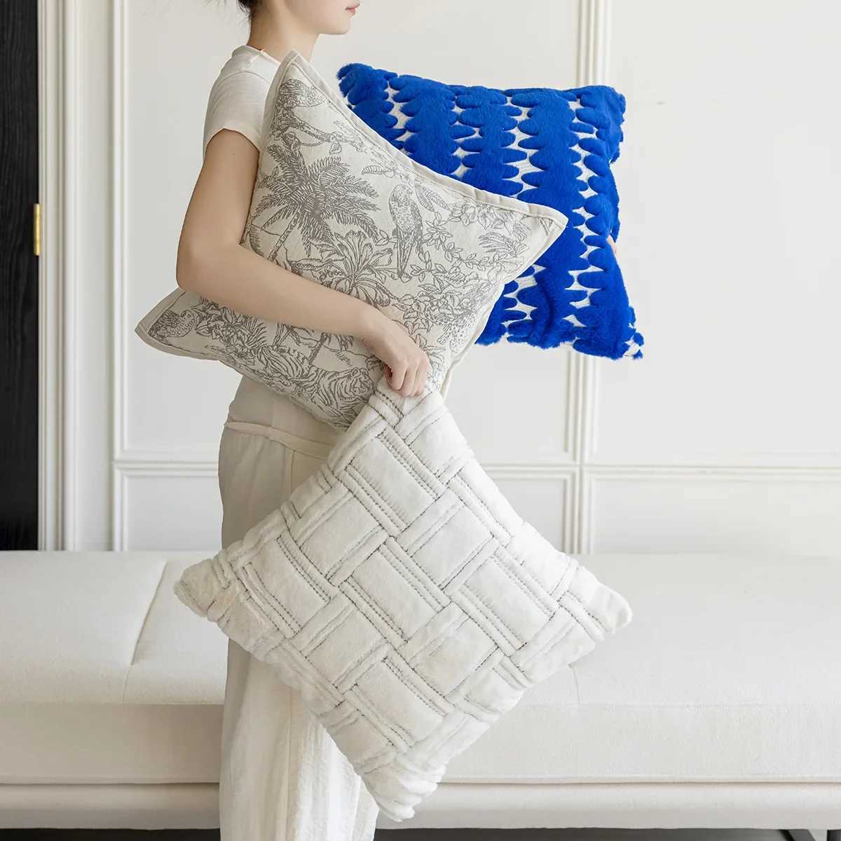 Pillow Case Royal Blue Plush Cushion Cover Light Luxury Retro Covers Decorative Jacquard Embroidery Living Room Case 4545cm C251028