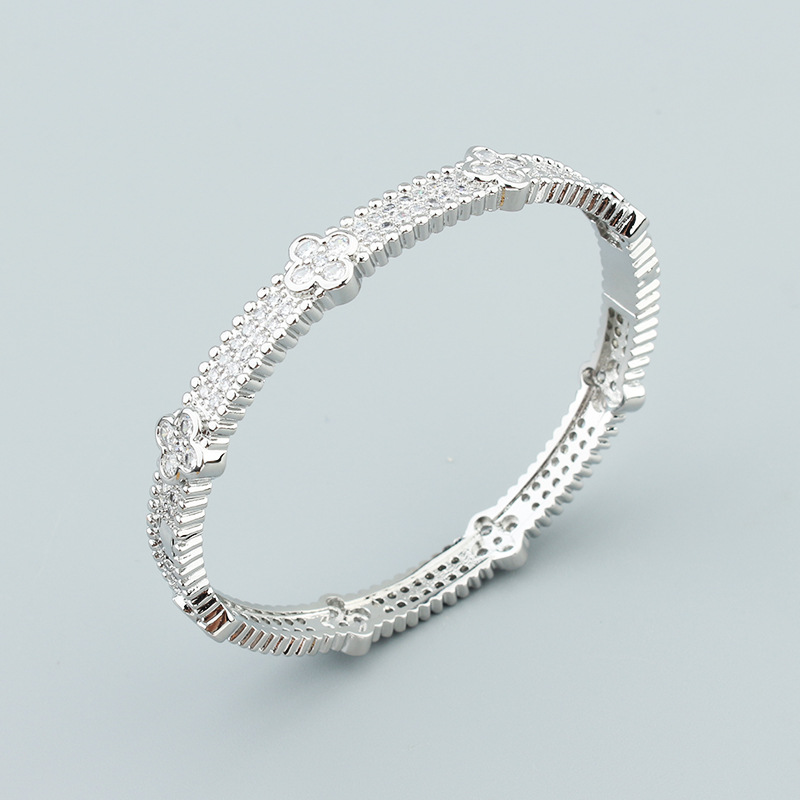 Designer Bangle Four Petal Flower Bracelet Fashion Gypsy Women's Round Full Diamond Couple Stainless Steel 18 Gold Plated Jewelry wholesales drop