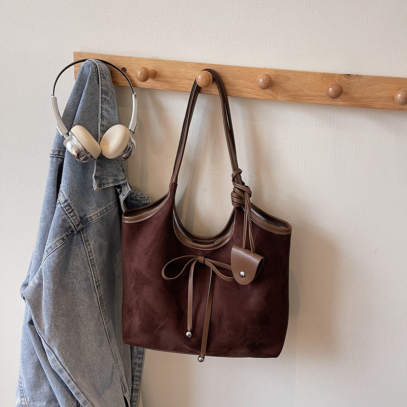 2025 New Summer Women's Simple and Fashionable Large Capacity Synthetic Leather Handbag Fashion Middle School Students' Daily Commuting Ligh