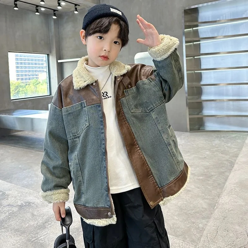 2025 Winter Boys FleeceLined Thickened Distressed Denim Patchwork Jacket Tween Boys Streetwear Style Warm Winter Coat 251027