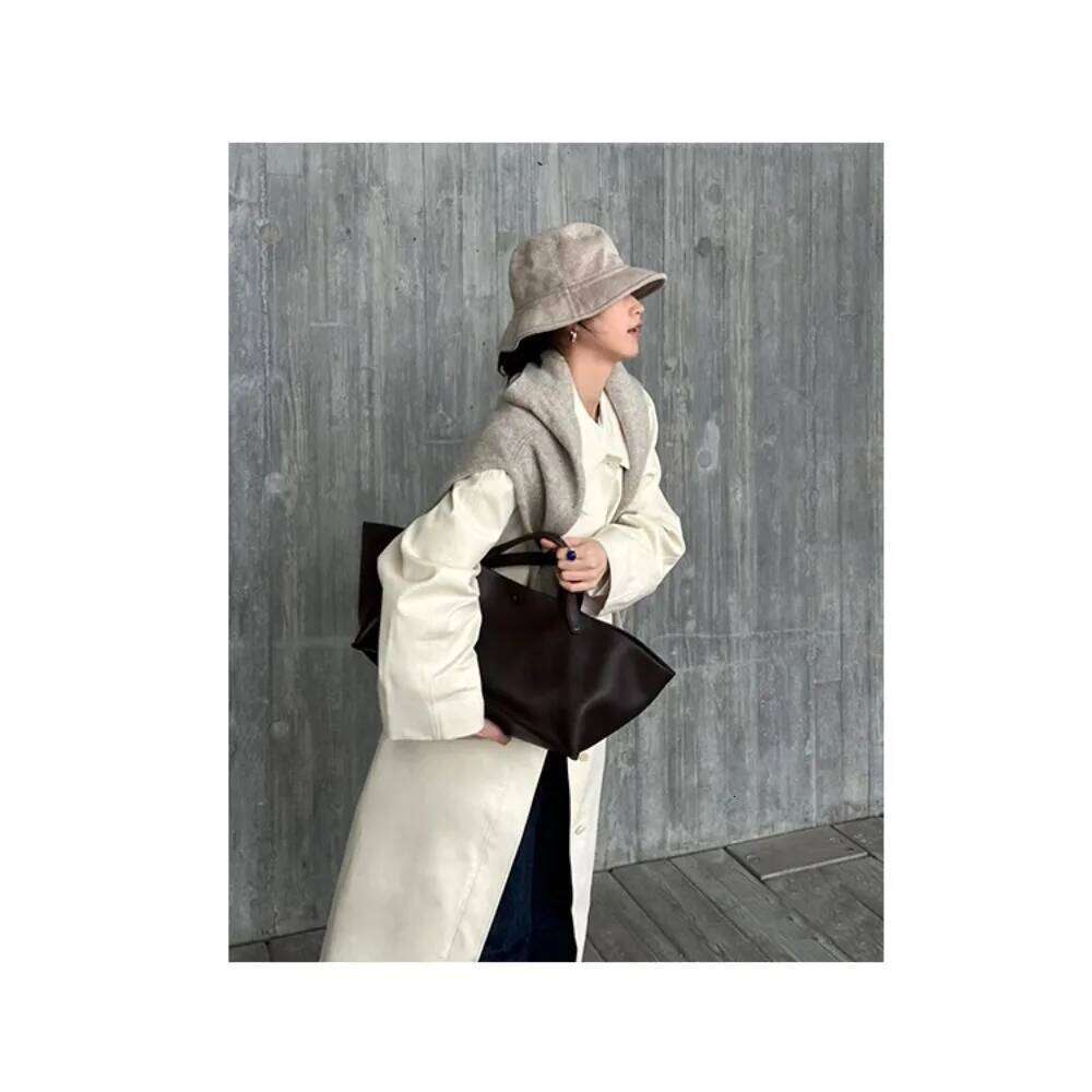 Designer Bags 2025 New Leather French Niche Fashion Casual Versatile Large-Capacity Handbag Commuter Messenger Tote Bag Hot Selling