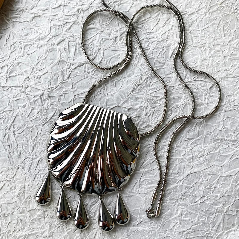 Retro shell pendant necklace overweight simple and fashionable long necklace 251023