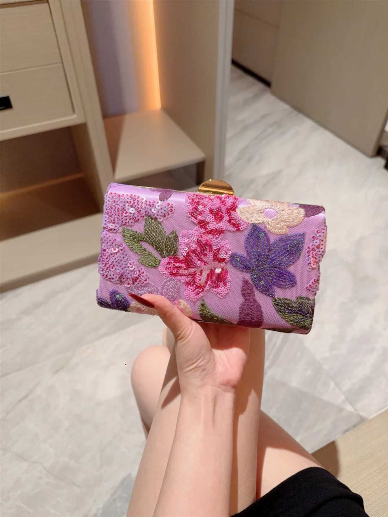 New CrossBorder Sequin Embroidery Floral Chain Clutch Bag Chain Bag Fashionable Womens Bag Crossbody Bag H251027