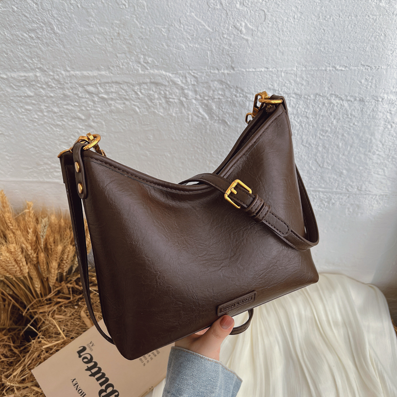 Summer women's simple and fashionable large capacity synthetic leather handbag, new fashionable college student daily commuting lightweight cross