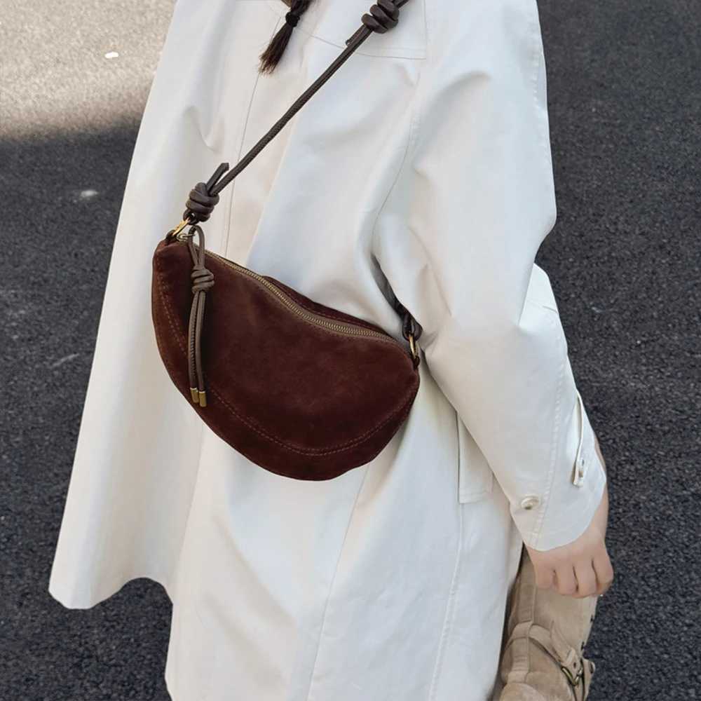 Vintage Womens Large Capacity New Autumn and Winter Niche Design Single Shoulder Crossbody Bag Commuting Dumpling BagT251028