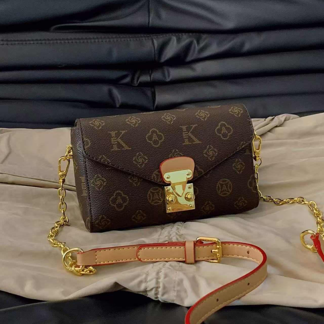 Designer 2025 Women's Phone Crossbody Bag, Fashion Envelope Purse with Chain Strap, Luxury Small Messenger Bag Free Shipping