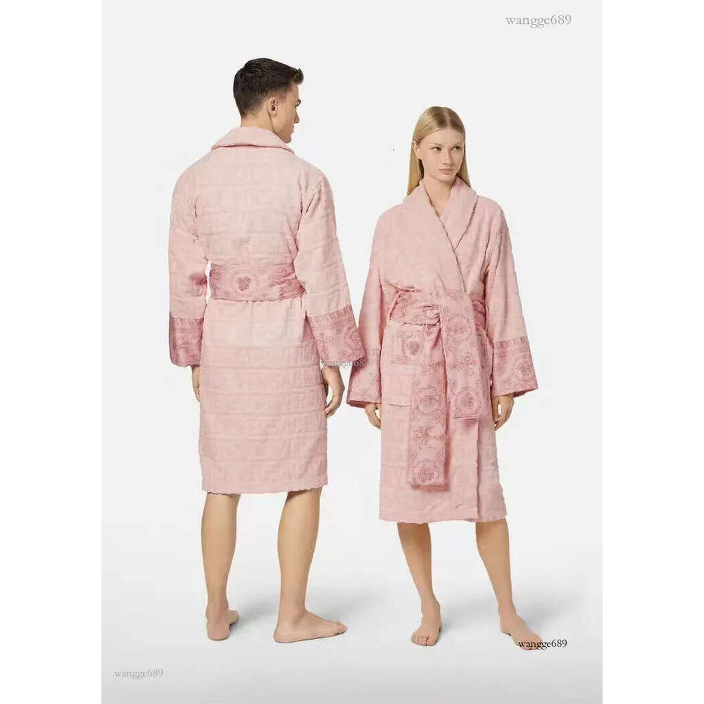 Veet Bathrobe Robe Designers Baroque Fashion Pamas Mens Women Letter Jacquard Printing Barocco Print Sleeves Shawl Collar Pocket Belt 100% Cotton