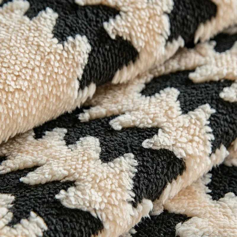 Winter Thick Fishbone Patterned Sofa Cover AntiWear NonSlip Couch Slipcover for Living Room Nordic Armless Foldable Sofa Towel C251028