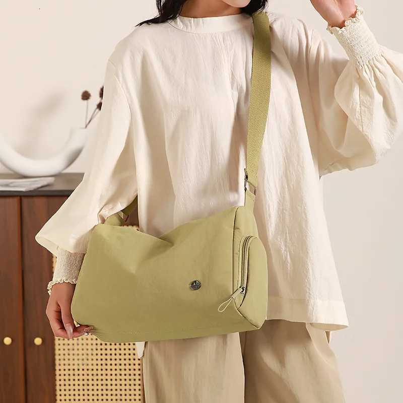 2025 New fashion Womens Shoulder Bag putdoor travel Nylon Korean style crossbody bag women Solid color daily Commuting handbagT251028