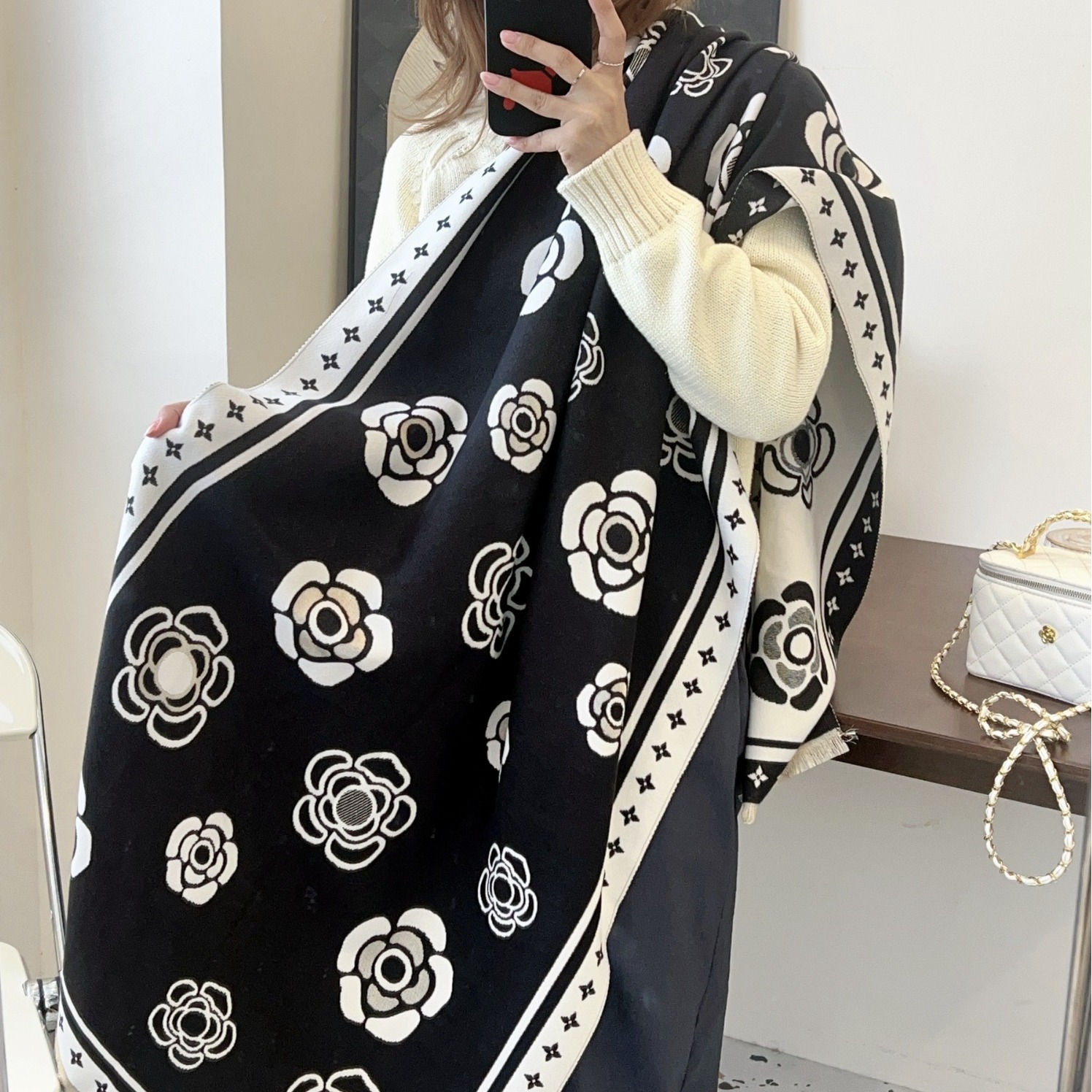 Charm Flower Pattern Design 185*65cm Versatile Scarf That Can Be Draped Over Shoulders Fashionable Gift Scarf For Autumn And Winter Essential Scarf Fo
