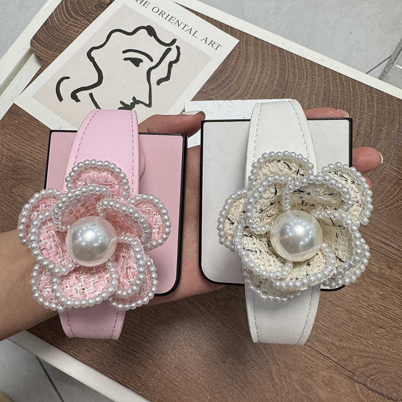 Luxury Foldable Clear Snap-On Back Cover Shield Perfect Fit for Latest Generation of Razr Models