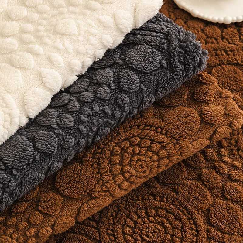 HighEnd Thickened Flower Jacquard Sofa Cover Solid Soft AntiSlip Cushion for Living Room Autumn and Winter Warm Sofa Towel C251028