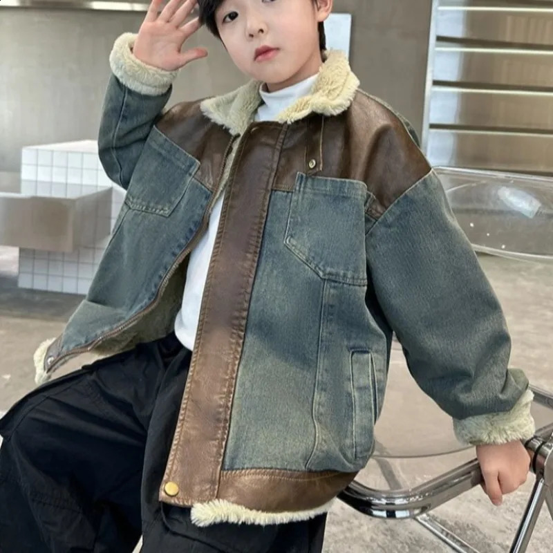 2025 Winter Boys FleeceLined Thickened Distressed Denim Patchwork Jacket Tween Boys Streetwear Style Warm Winter Coat 251027
