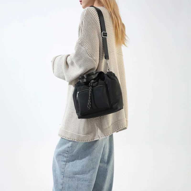 1 Piece of Pure Color Shoulder Bag for Women Versatile HandHeld Crossbody Bag Fashionable Bucket Bag That Can Hold Mobile PhoneW251028