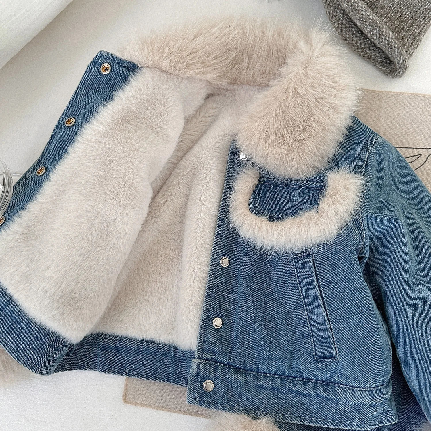 Childrens Sets Girls FleeceLined Denim Set Korean Winter Jacket Skirt 2Piece Thickened Outfit for Toddlers 251027