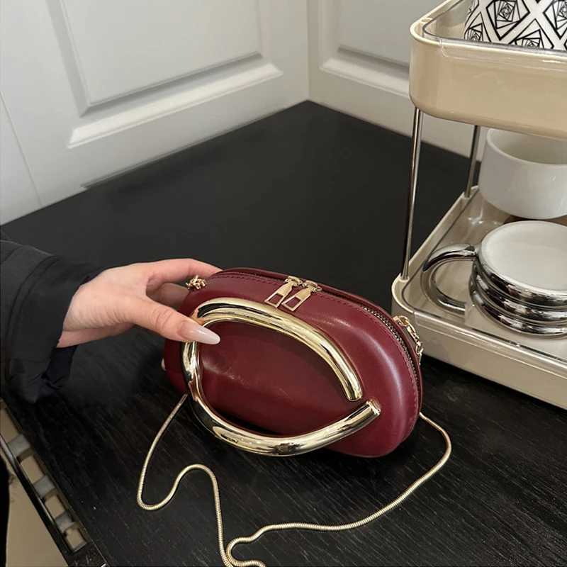 Z Style Clutch Bag New Evening Bag Specialshaped Metal Chain Details Decorative Boxstyle Small Square Bag Shoulder Bag H251027