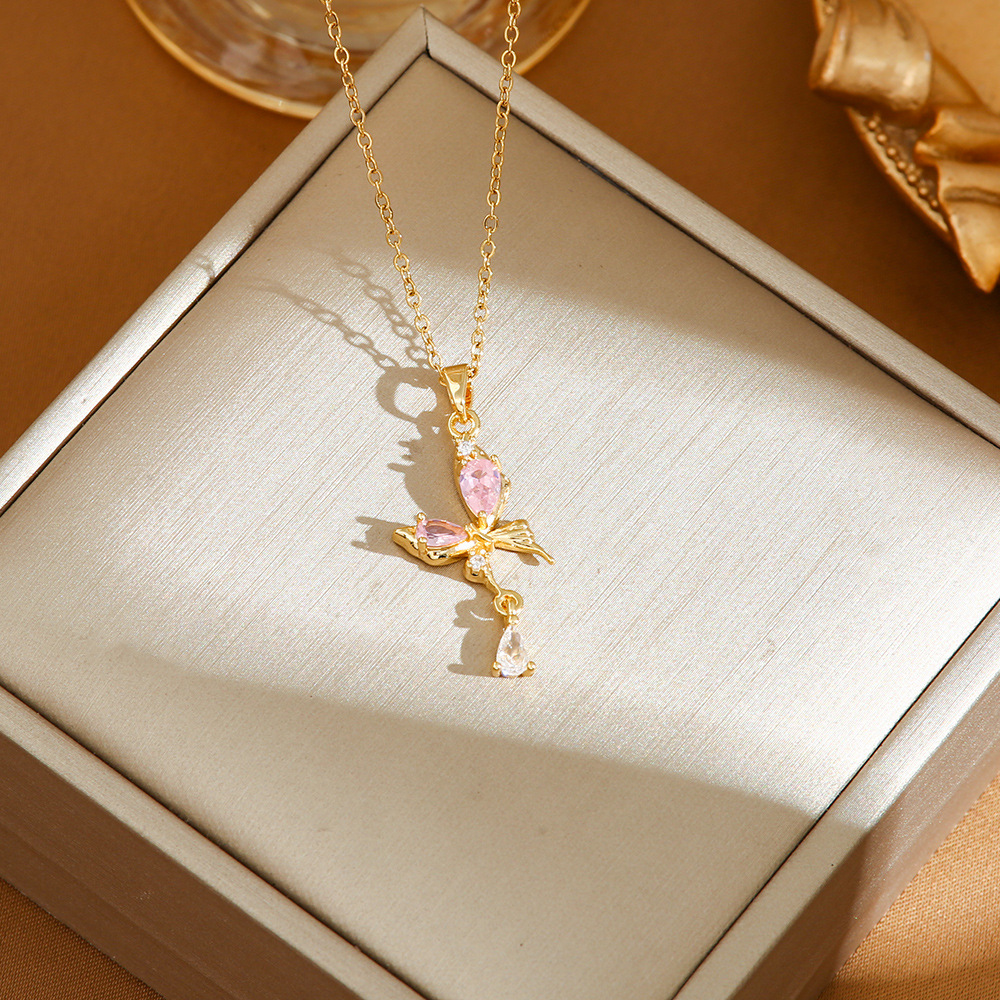 Gold necklace Exquisite niche design hollowed out butterfly necklace light luxury and high-end pendant Designer necklace Valentine's Day gift hea