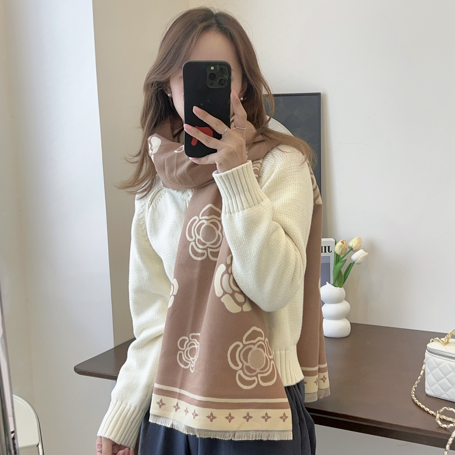 Charm Flower Pattern Design 185*65cm Versatile Scarf That Can Be Draped Over Shoulders Fashionable Gift Scarf For Autumn And Winter Essential Scarf Fo