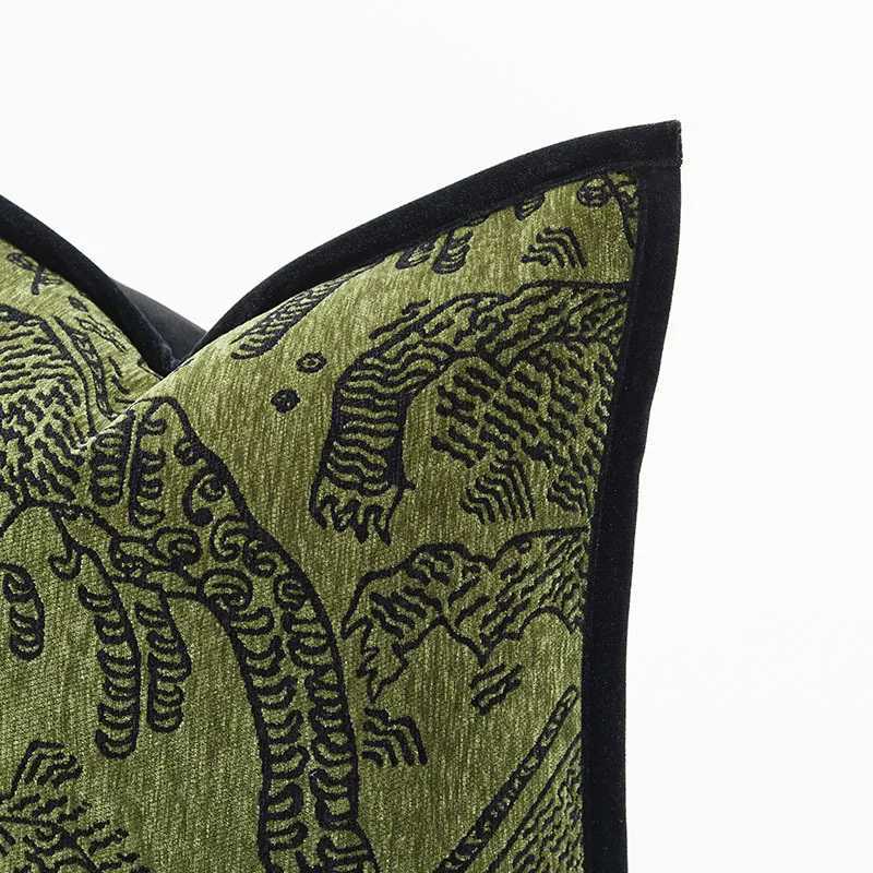 Pillow Case Retro Green Tiger Patterned Jacquard Cushion Cover Luxury Highend case Premium Design Covers Decorative Home Decor C251028