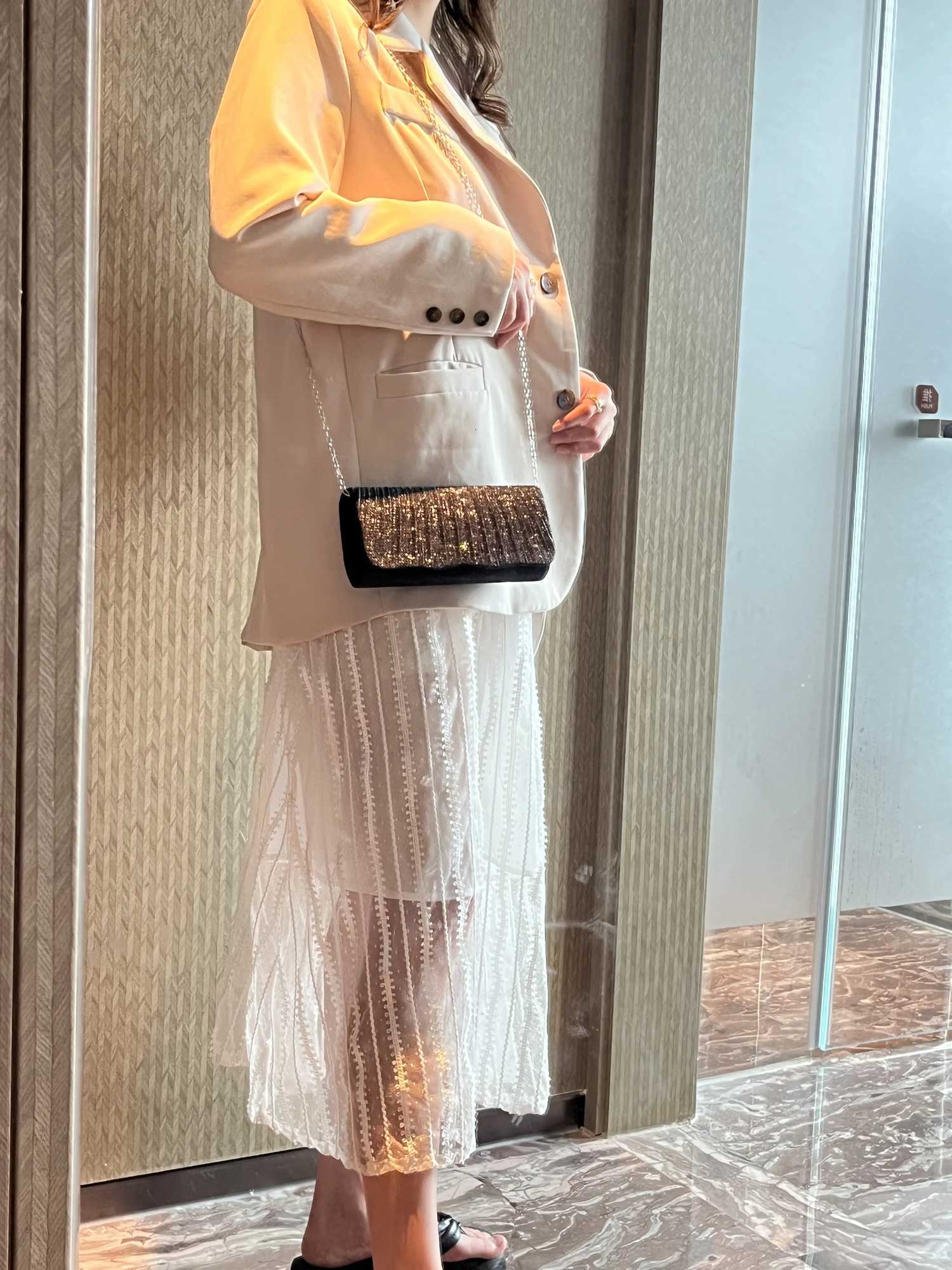 Elegant Sequin Clutch Bag with Chain for Women Stylish Evening Party Crossbody Handbag Envelope Style Wedding Accessory H251027