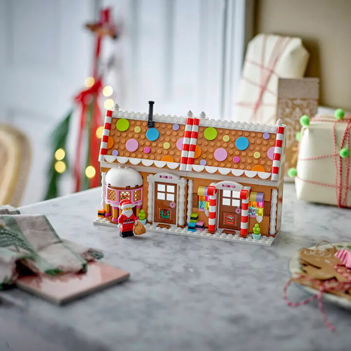 LEGO Toys Christmas Series Countdown Calendar Building Set - Festive Gingerbread House Gift