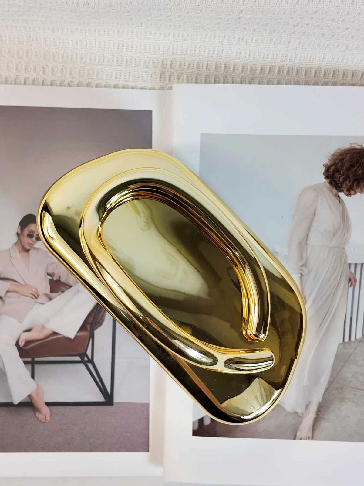 Ladies highend sparkling metal box shaped dinner bag luxurious and fashionable metal strip decoration evening dress bag H2510271