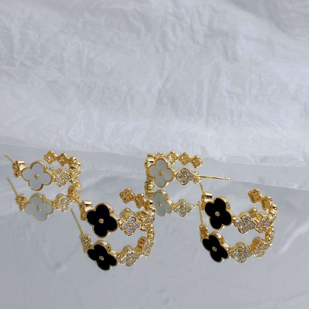 Light Micro Inlaid Zircon Four-Leaf Flower Splicing C Hoop Earrings Sier Needle Elegant Fashion High-End Feel Ear Jewelry