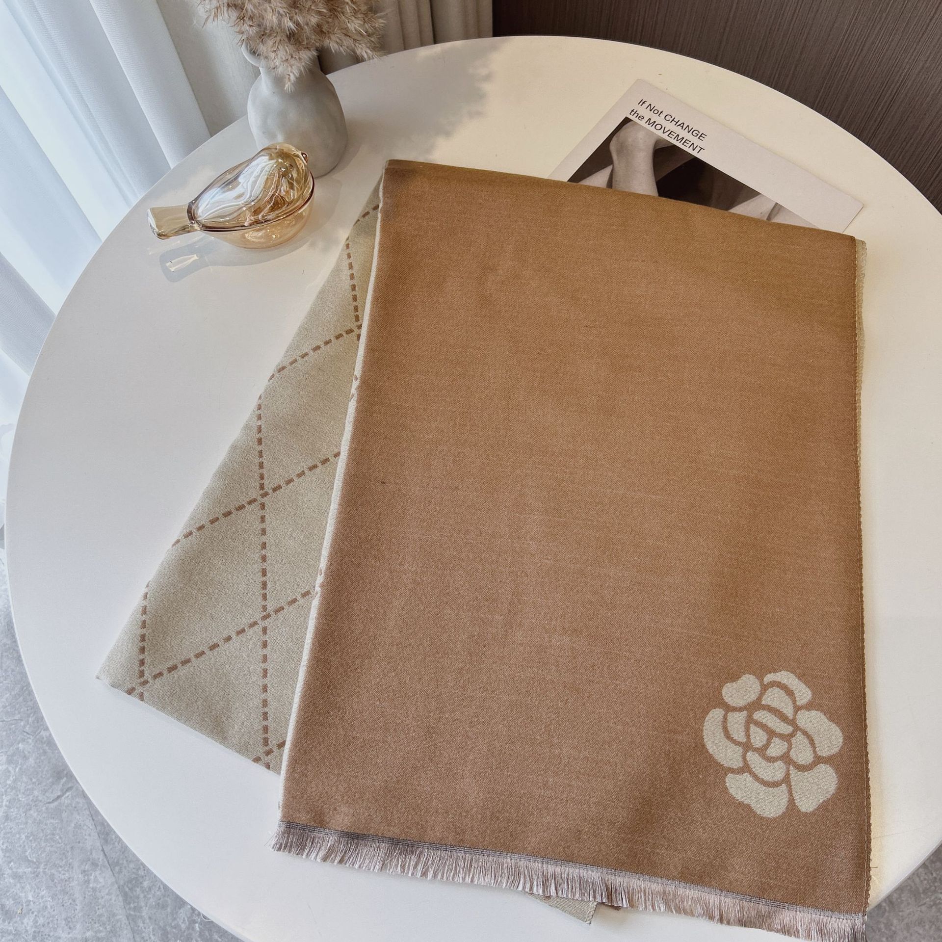 New Fashionable Plaid Pattern Paired With Floral Design Scarf Korean Style Winter Warm Temperament Shawl Scarf Exquisite Gift Love Birthday Gift Scarf