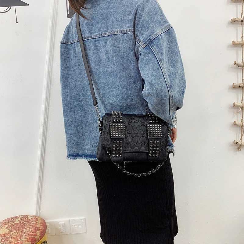 Fashion Black Rivet Shoulder Bag Women PU Leather Messenger Bag Vintage Cool Crossbody Bags Fashion Lady Handbag sac a mainW251028