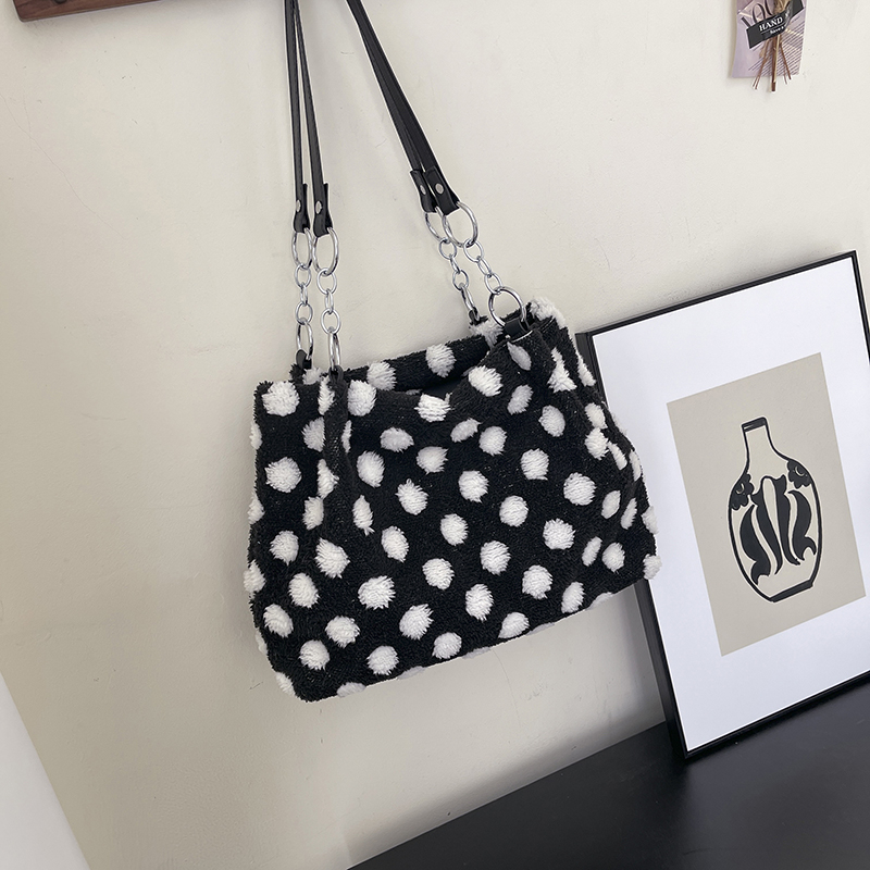 Winter Women's New Simple and Fashionable Large Capacity Synthetic Leather Handbag Fashionable College Student Daily Commuter Lightweight Crossbo