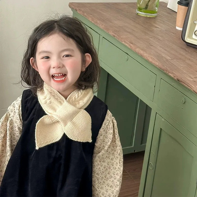 Korean Style Baby Scarf Simple Solid Color Crossover Neck Warmer Warm Soft Knit for Infant Toddler Outdoor Easy Match Outerwear 251027