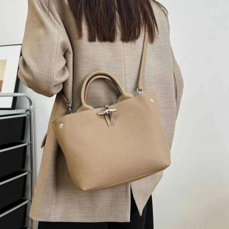 Designer Bags Soft Leather Bucket 2025 New Versatile Fashion Casual Handbag Commuting Single Shoulder Crossbody Bamboo Bag For Women Hot Selling