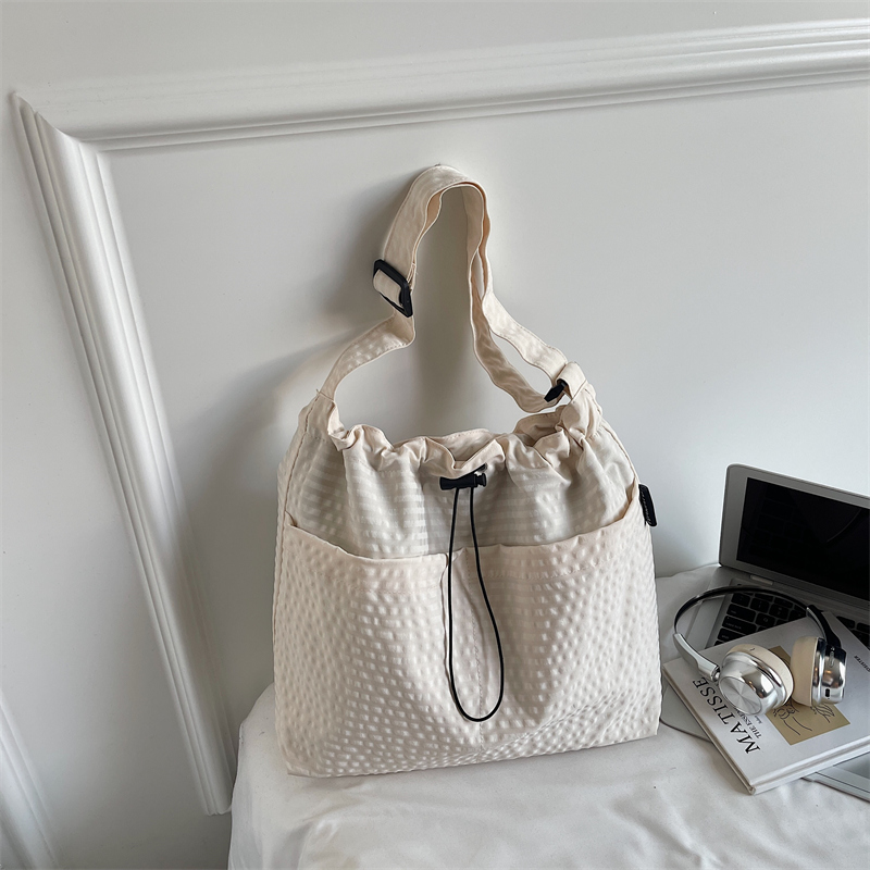 2025 Winter Women's New Simple and Fashionable Large Capacity Synthetic Leather Handbag Fashion College Student Daily Commuter Lightweight Crossb