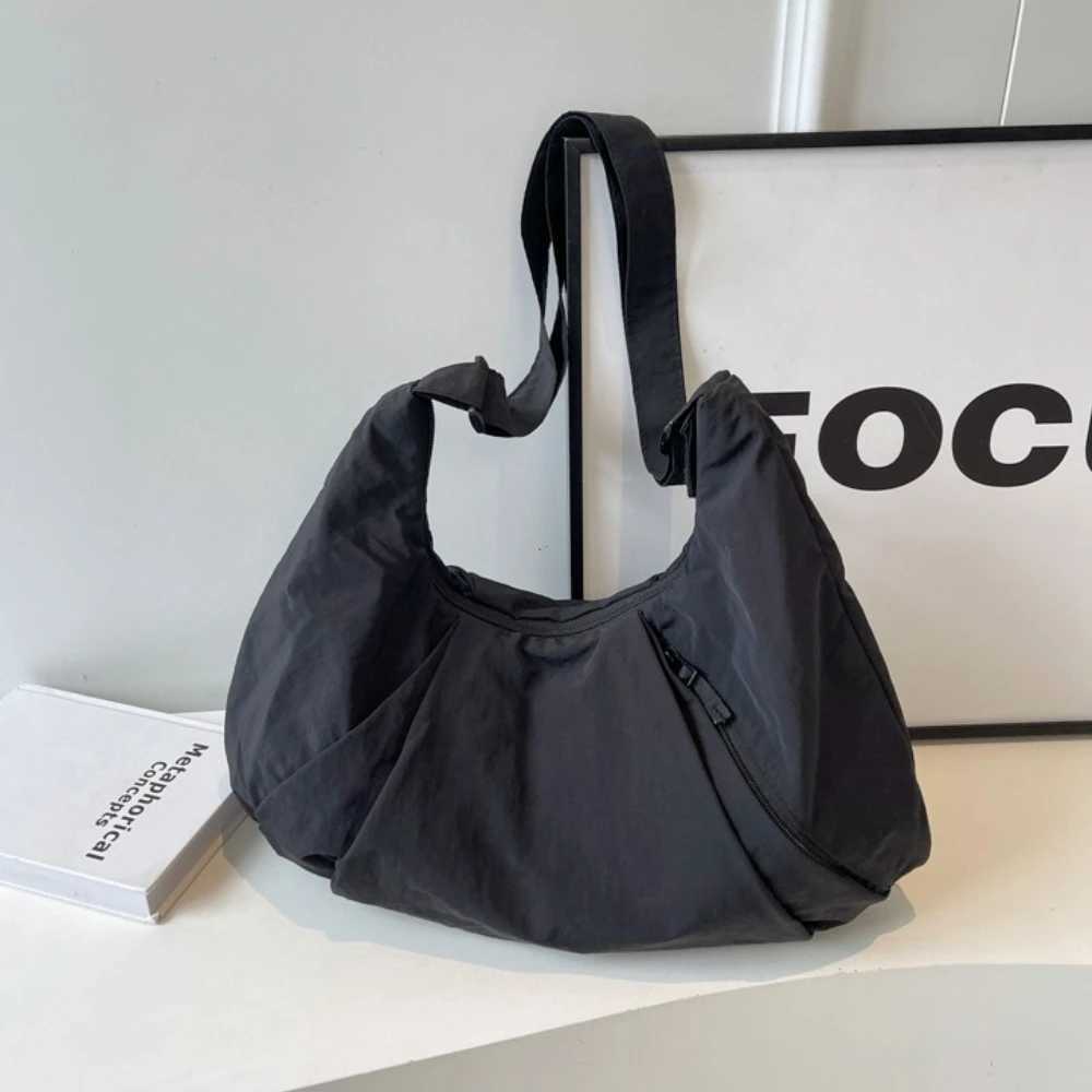 Korean Style Nylon Shoulder Bag Tote Bag Large Capacity Casual Dumpling Bag Solid Color Fold Oxford Cloth Girls W251028