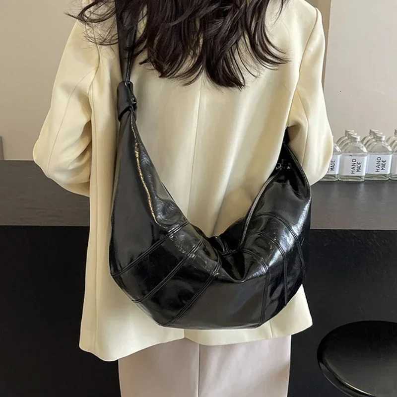 Luxury PU Leather Crescent Crossbody Bag for Women Casual Shoulder Satchel Hobo Bag Dumpling Red Bags Y2k Girls Messenger BagW251028