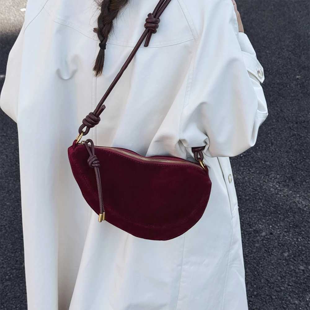 Vintage Womens Large Capacity New Autumn and Winter Niche Design Single Shoulder Crossbody Bag Commuting Dumpling BagT251028