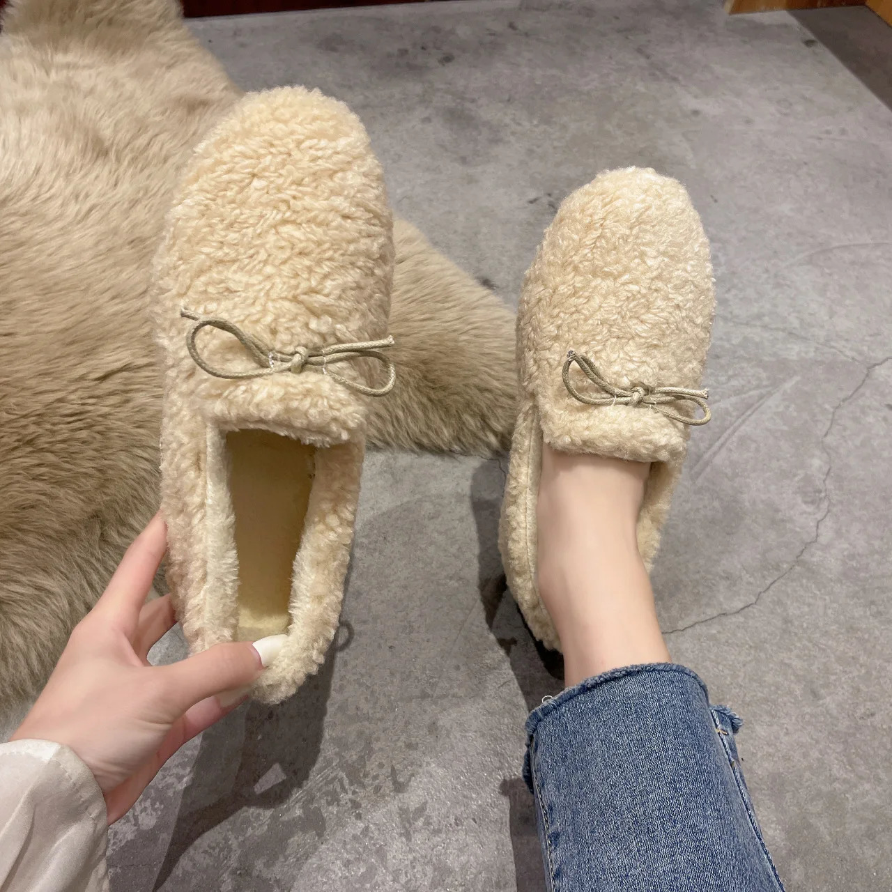 Fashion Womens Winter Warm Outdoor Shoes Ladies Casual Plush Flats SlipOn Loafers Moccasins Femme Winter Cotton Shoes 251023