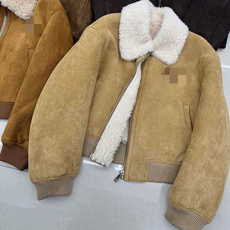 Woolen fur coat for women, 2025 winter warm sheep sheared fur baseball jacket short fashionable coat.L251028