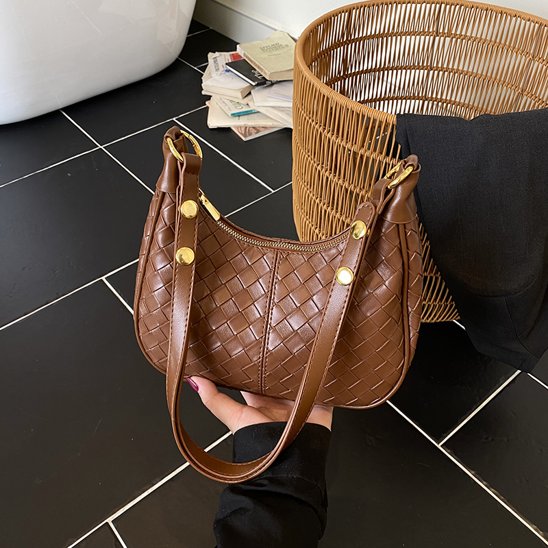 Autumn women's simple and fashionable large capacity synthetic leather handbag, new fashionable college student daily commuting lightweight cross