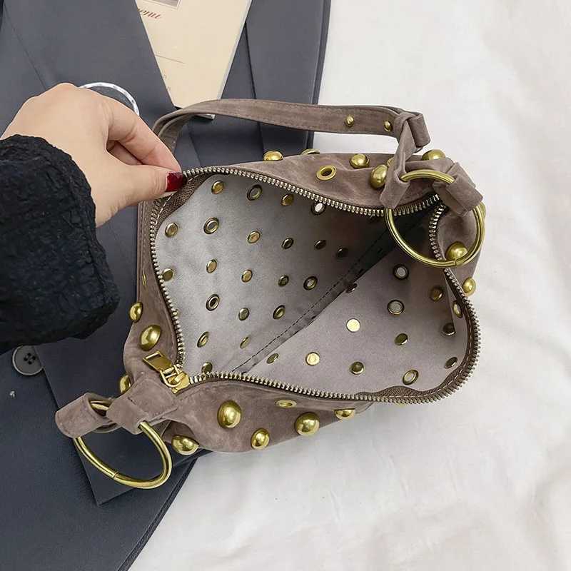 Fashionable solid color exquisite womens rivet bag simple and exquisite lightweight womens crossbody bagT251028