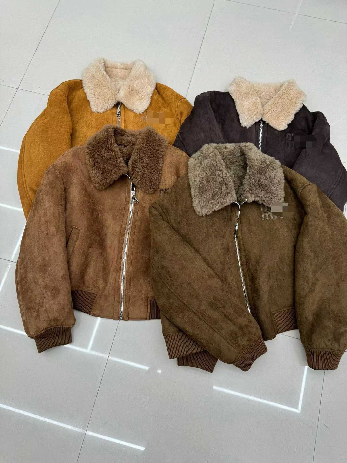 Woolen fur coat for women, 2025 winter warm sheep sheared fur baseball jacket short fashionable coat.L251028