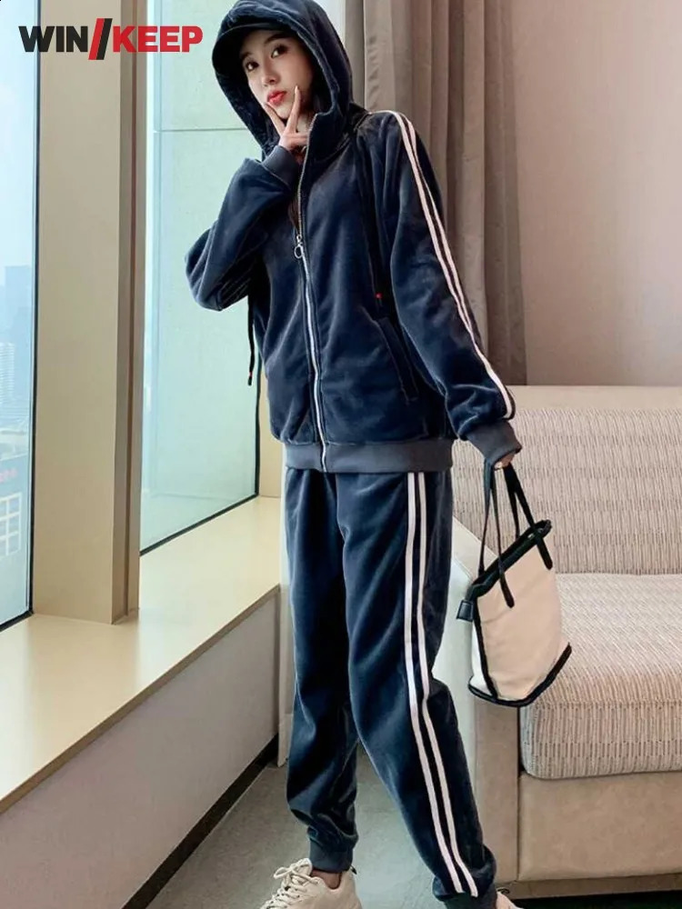 Winter Women Thick Warm Fleece Liner Sport Tracksuit Side Striped Hooded Jacket Outdoor Running Set Velvet Jogging Training Sets 251027