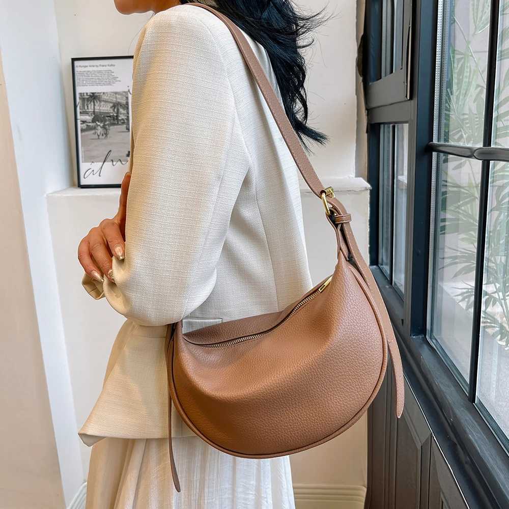 Texture Soft Leather Bag Womens New Dumpling Bag Womens Crossbody Bag Crescent Underarm Bag Large Capacity Commuter BagT251028