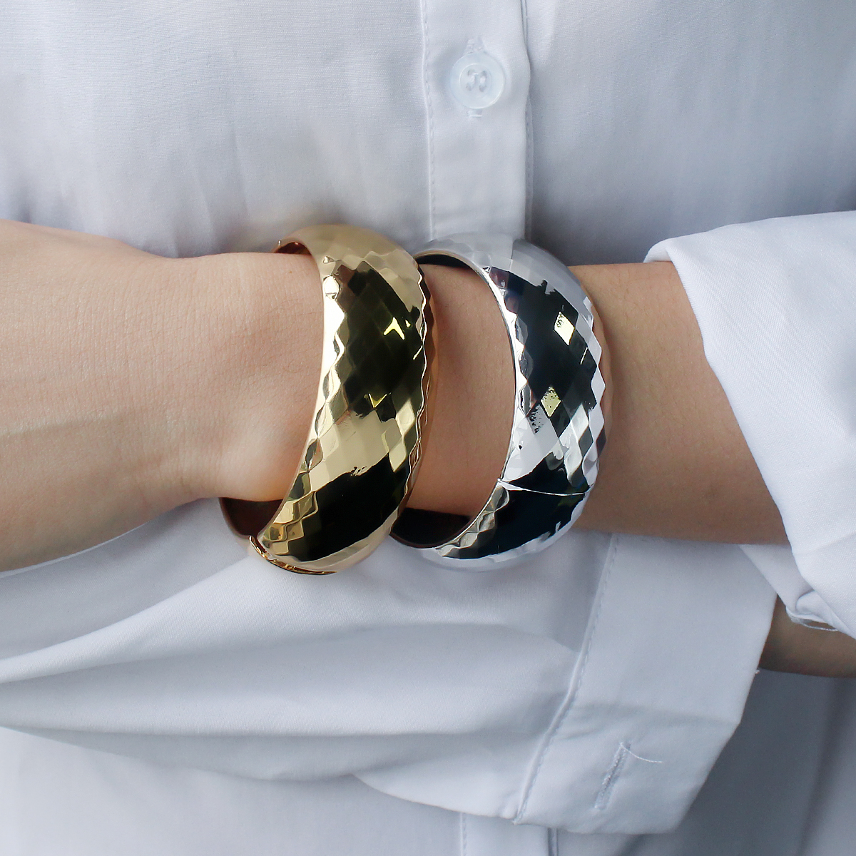 2025 New Arrival Women's Fashion Cuff Bracelets Popular Exaggerated Glossy Geometric Wide Bangle Trendy Metal Alloy Bracelet