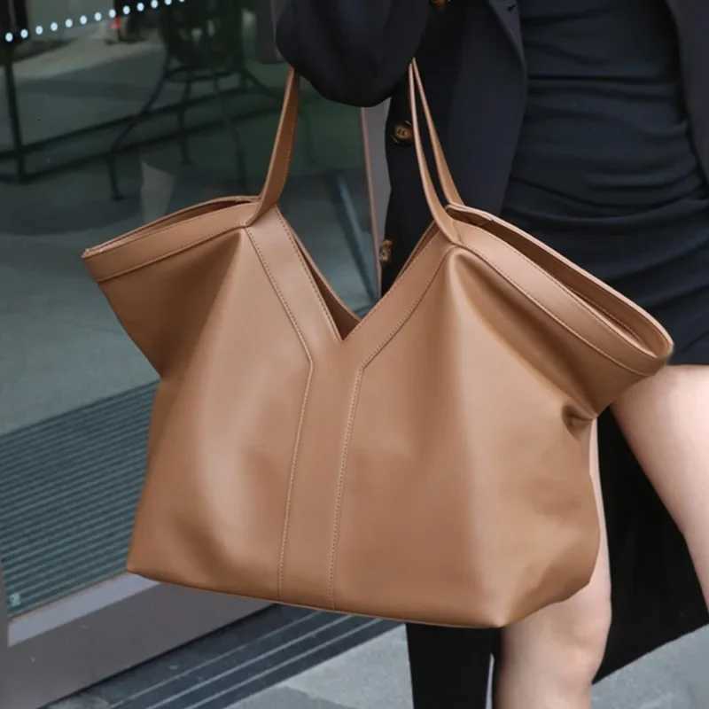 Premium Pu Leather Large Capacity Armpit Tote Bag Luxury Women Simple Fashion Shoulder Bag Brand Yshaped Design Commuter HandbagW251028