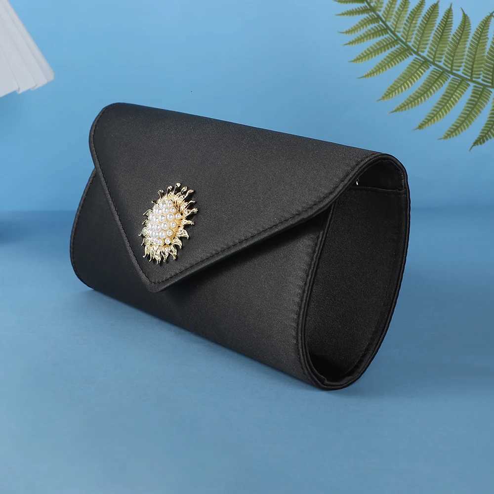 HighEnd EuropeanStyle Clutch Bag Rhinestone Chain Pearl Decorated Cool Handbag for Party Wedding Evening Wear H251027