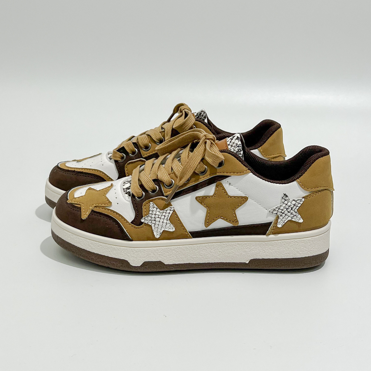 Designer Simple Casual Thick-Soled White Sneakers for Women Student Sports Artistic Style Star Board Shoes