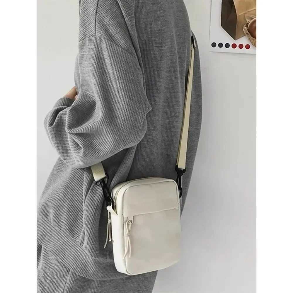 2023 Nylon Shoulder Crossbody Bag New Fashion Trend Sports Crossbody Bags for Men and WomenT251028