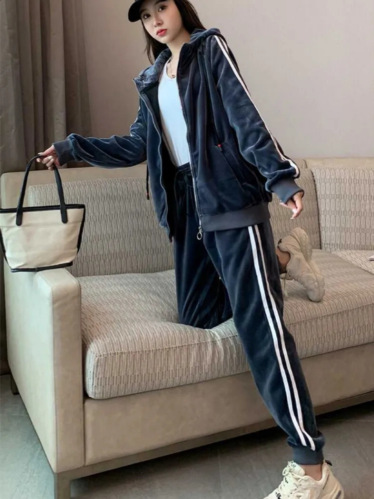 Winter Women Thick Warm Fleece Liner Sport Tracksuit Side Striped Hooded Jacket Outdoor Running Set Velvet Jogging Training Sets 251027